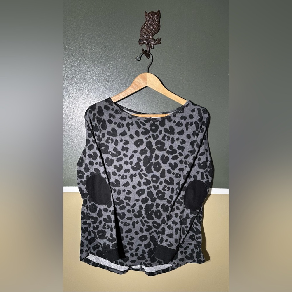 Pink Clover Gray Leopard Print Top